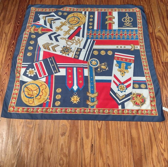 Symphony Scarfs Made In Italy 100% Polyester Microfiber Scarf 34" X 34" - Picture 1 of 7